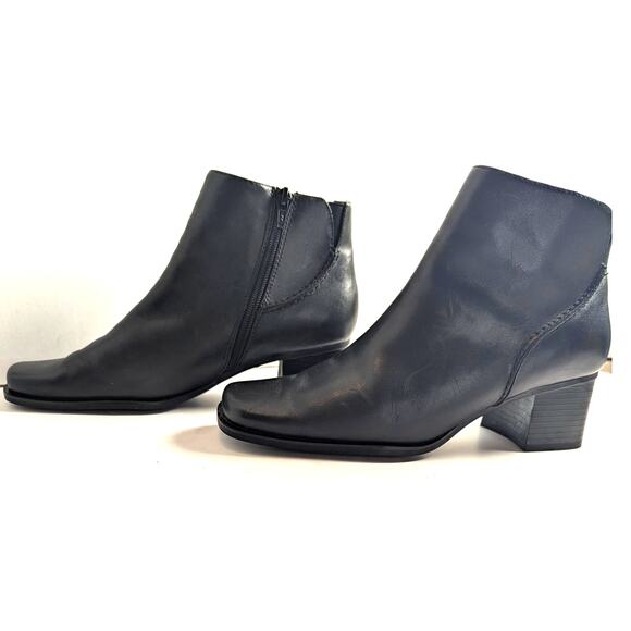 White Mountain leather heel ankle boots - Picture 2 of 7